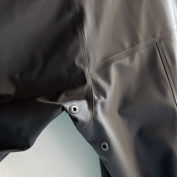 LIKE NEW WOMEN’S COLUMBIA SPORTSWEAR COMPANY WATERPROOF RAINCOAT SIZE XL - Picture 3 of 10